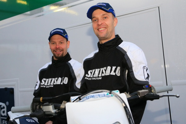Mika Saarenkoski (vas.) ja Mikko Tontti toimivat nuorten valmentajiana.