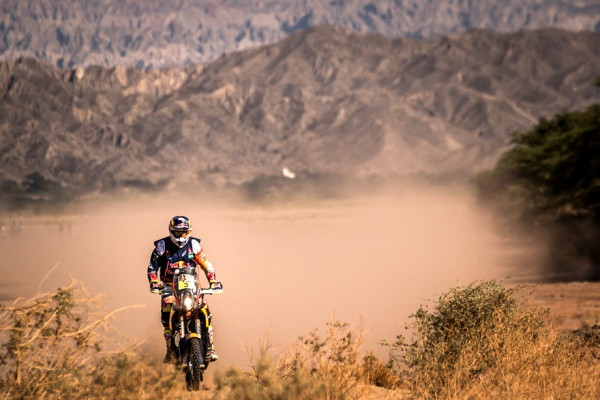 Price on vahvasti menossa kohti ensimmäistä Dakar -rallin voittoaan. Kuva: Kin M.