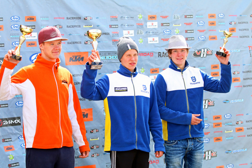 U20-kärkikolmikko: 2. Tino Linna (vas.), 1. Roni Kytönen, 3. Teemu Lahtinen