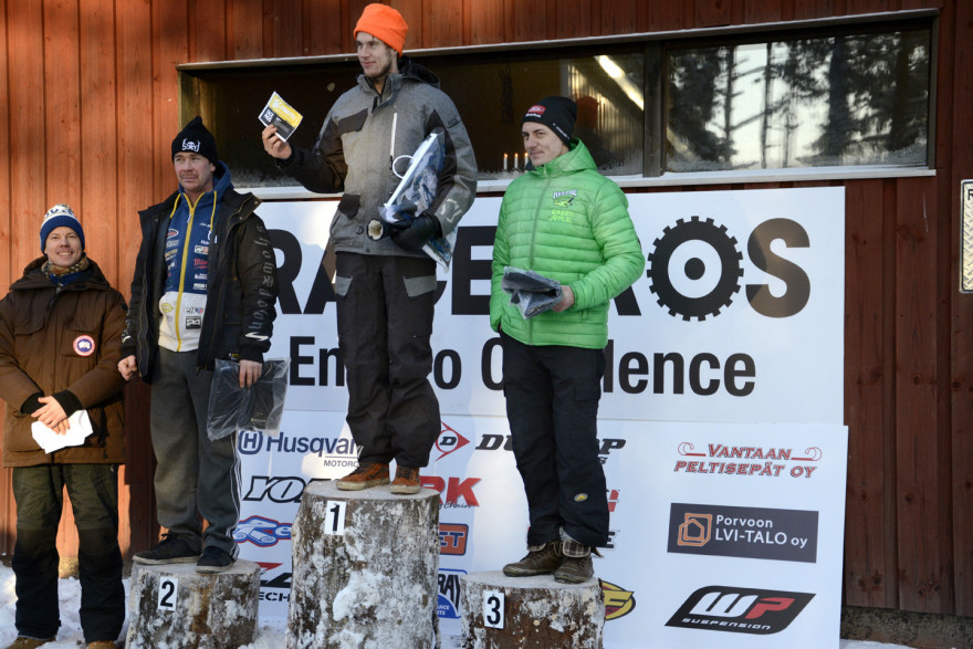 Kisaluokan kärki podiumilla, ykkönen Eriksson, kakkonen Karma, kolmonen Himmanen.