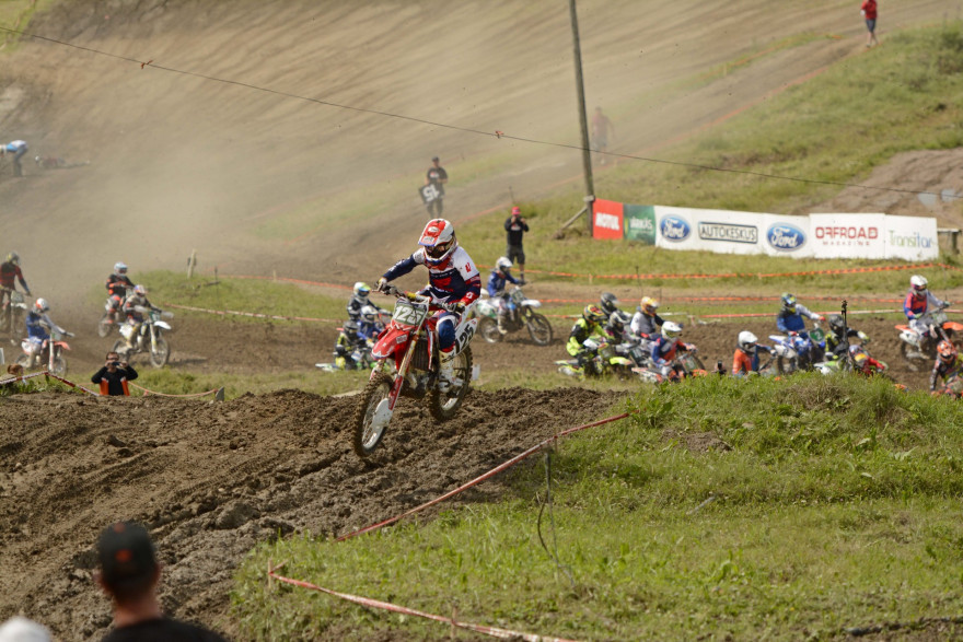 Emil Weckman nappasi kauden ensimmäisen MXJ-erävoiton.