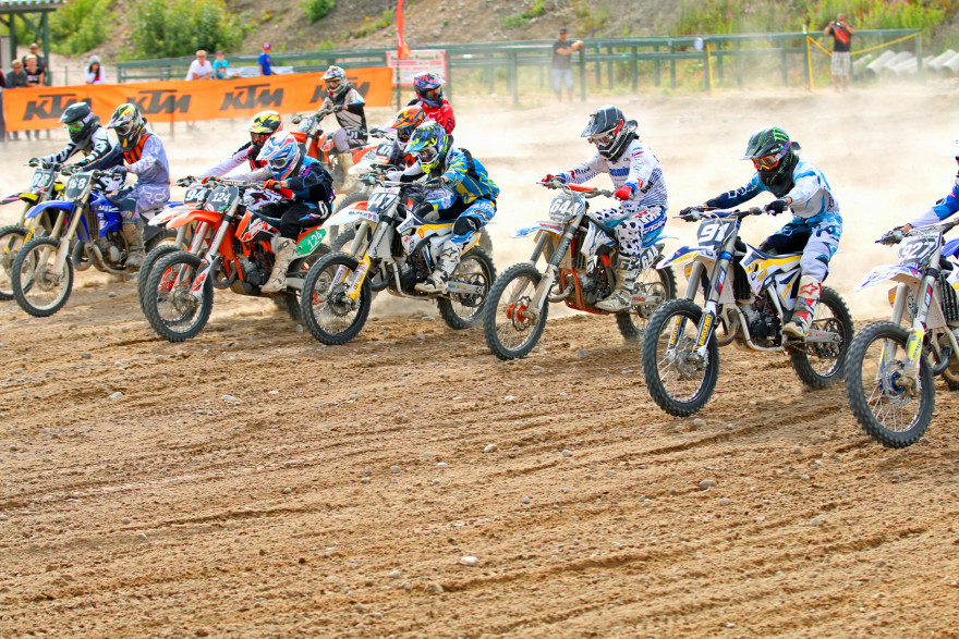 Roni Kytönen (91) voitti MX125-luokan ensimmäisen ja Karl-Robert Reinike (644) toisen erän.