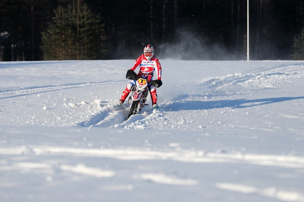 Lauantai Päitsillä käynnistyi mahtavan auringonpaisteen saattelemana. Kuva: Jani Hovi / Xracing
