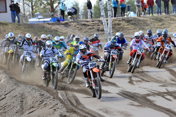 Sunnuntaina kaasuteltiin Hyvinkäällä hyvässä säässä. Kuva: Jani Hovi / Xracing