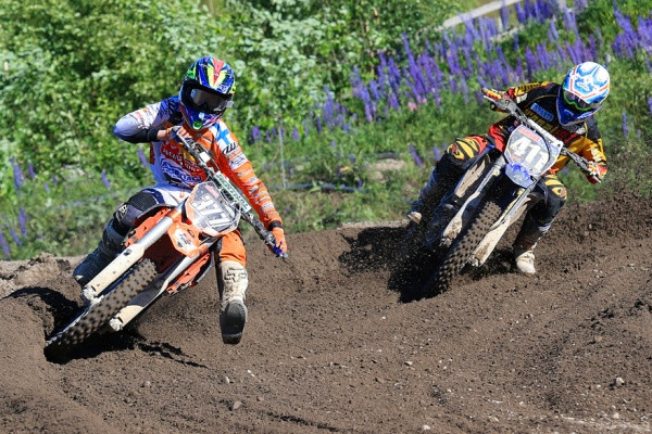 MX2-luokan toinen erä oli jatkuvaa taistelua kärjessä Henric Stigellin (377) ja Erki Kahron (411) välillä.