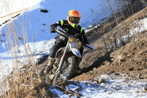 Antti Hellstenin menoa Ohkolan maastokokeella. Kuva: Jani Hovi / Xracing