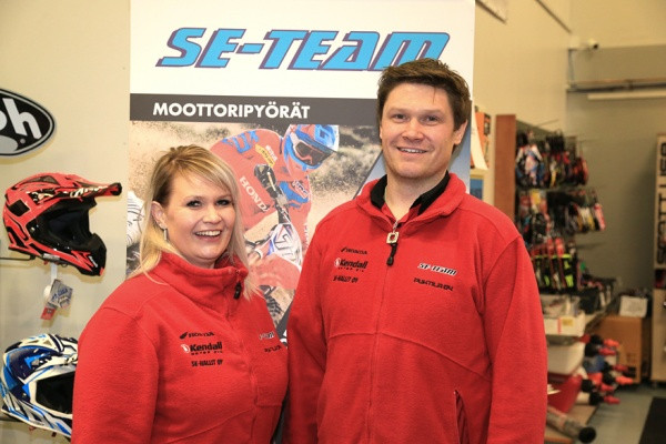 Jutta Autio ja SE-Teamin omistaja Santtu Enjala haluavat aktivoida lähiseudun kerhoja. Kuva: Jani Hovi / Xracing