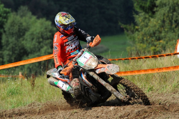 Reitti Tsekeissä muistutti hieman Suomen polkuja. Kuva: Robert Pairan