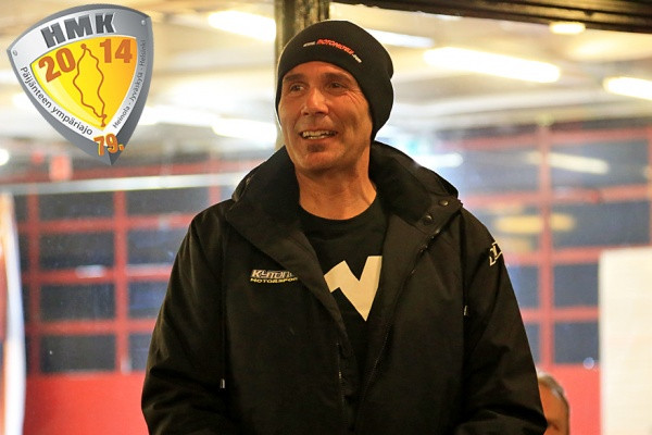 Aina iloinen Manolo Barnes eilen Päijänteen ympäriajon tiedotustilaisuudessa.