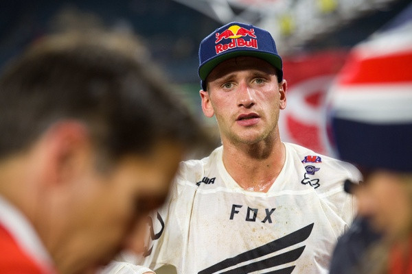 Ken Roczen loukkaantui San Diegossa. Kuva: James Lissimore