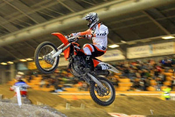 Aki Manninen nähtiin Lahden supercrossissa A-luokassa.