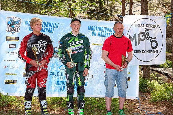 Eliitin ”palkintopalli” Vs. Leevi Lindqvist Timo Myöhänen ja Jussi Haapanen. Kuva: T.K.Kivinen
