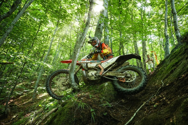 Myös torstaina reitiltä löytyi haasteita. Kuva: Red Bull Romaniacs