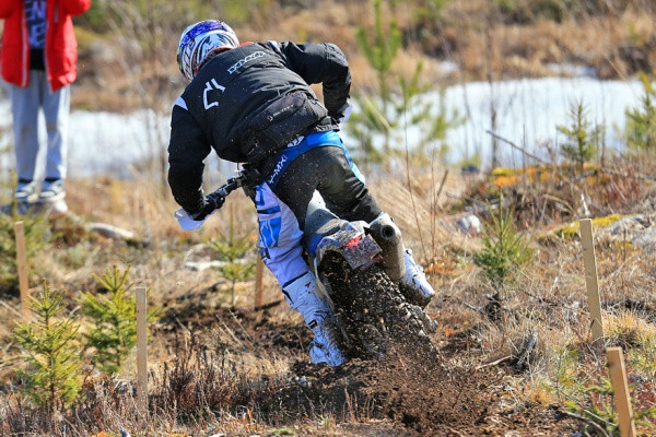 Muut ovat saaneet katsella Antti Hellsteniä tästä kuvakulmasta.