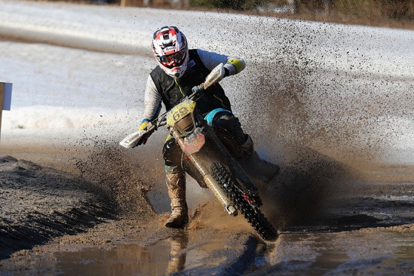 Henry Olenius lennätti vettä nopeimmin Pornaisissa. Kuva: Jani Hovi / Xracing