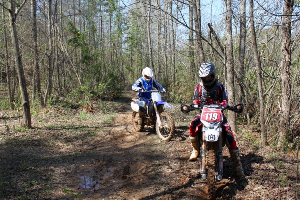 Hirvimäki ja Kirssi harjoittelemassa. Kuva: F.A.R. Husqvarna