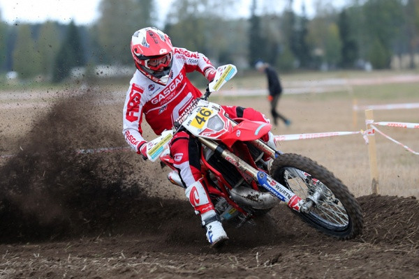 Eemil Pohjolan menoa aamun ensimmäisellä maastokokeella. Kuva: Jani Hovi / Xracing