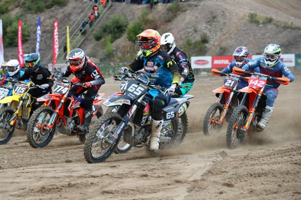 MX2-luokan ensimmäisen erän startti. Kuva: Jani Hovi / Xracing