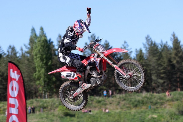 Emil Silanderin juhlaa. Kuva: Jani Hovi / Xracing