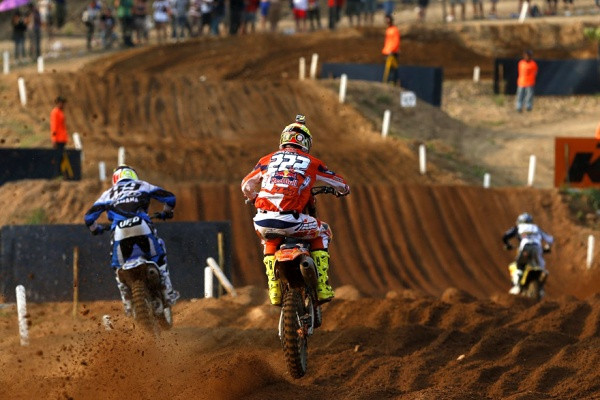 Tony Cairoli viihtyi raskaissa olosuhteissa parhaiten. Kuva: Ray Archer
