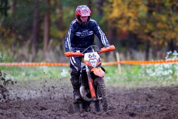 Petri Hautala B125 luokan voiton ohessa B-luokan yleiskilpailun voitto