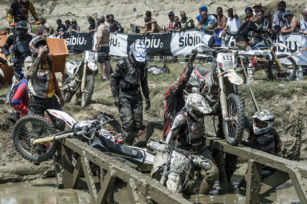 Kilpailun viimeiset sadat metrit olivat monille todella haastavia. Kuva: Red Bull Content Pool