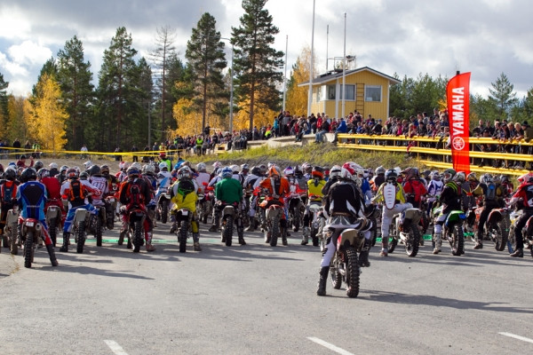 Kiteen cross country keräsi yleisöä radan varteen