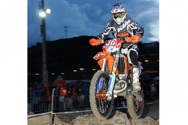 Nikander perjantai-illan supertestillä Portugalissa. Kuva: Niklas Nordblad