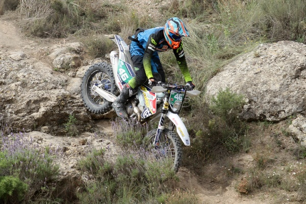 Nuorten MM-luokan kärjessä ennen Espanjaa ollut Eemil Pohjola loukkasi lauantaina olkapäänsä. Kuva: Kari Salminen