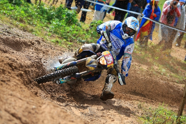 Marko Tarkkala vauhdissa Uuperin maastokokeella.