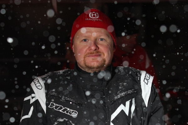 Sauli Penttilä Kärme Kustaan kiemuroiden startissa.