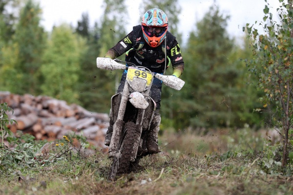 Henric Stigell lähtee jahtaamaan Enduro2-luokan MM-pisteitä. Kuva: Jani Hovi / Xracing