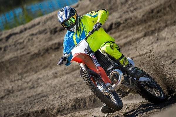 Tullaanko Suomessakin sallimaan tulevina vuosina 250cc 2t-pyörien ajaminen MX2-luokassa? Kuva: Vesa Koivunen