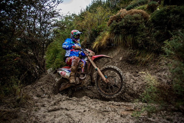 Giacomo Redondin johtama Italia kavensi USA:n johtoa. Kuva: FIM