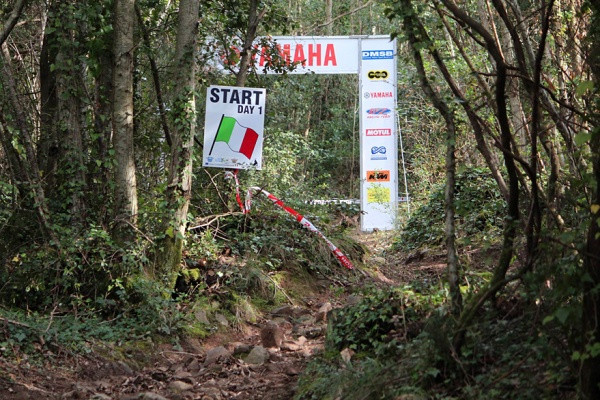 Endurotestin starttipaikka Italiassa. Kuva: Annamaria Karikuusi