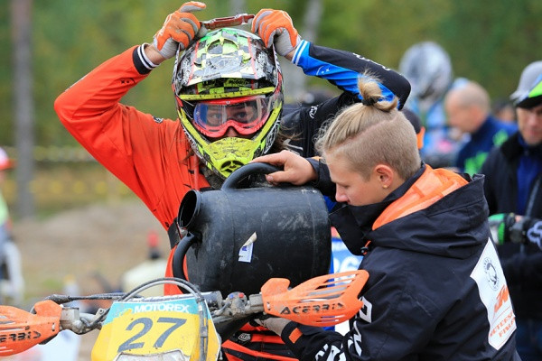 Roni Nikanderin varikkokäynti sujui äänekkäissä merkeissä. Kuva: Jani Hovi / Xracing