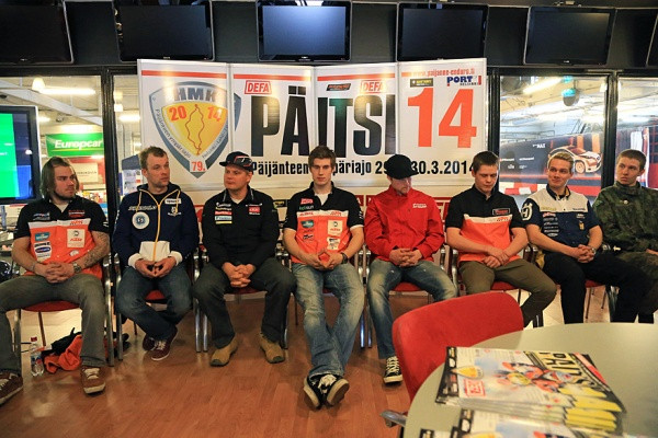 Kuljettajat vasemmalta: Roni Nikander