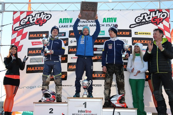 Viime vuoden kärkikolmikon juhlaa. Kuva: Jani Hovi / Xracing