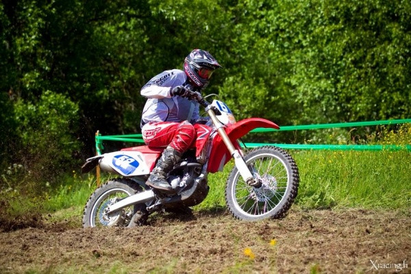 Vuonna 2010 Jukka Aures ajoi V40 -luokan Suomen cupissa toiseksi.