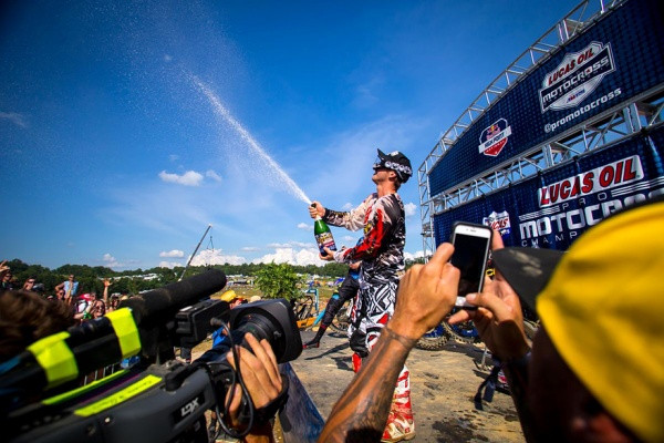 Zach Osborne jatkaa yhä 250-kuutioisten luokan johdossa. Kuva: Simon Cudby