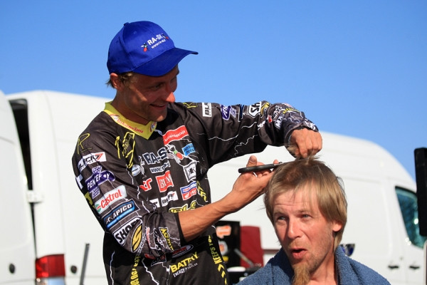 Alun trimmaus suoritettiin saksilla.