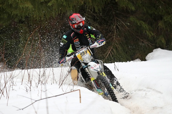 Roni Kytönen on aloittanut kisan hyvin ja on toisena. Kuva: Jani Hovi