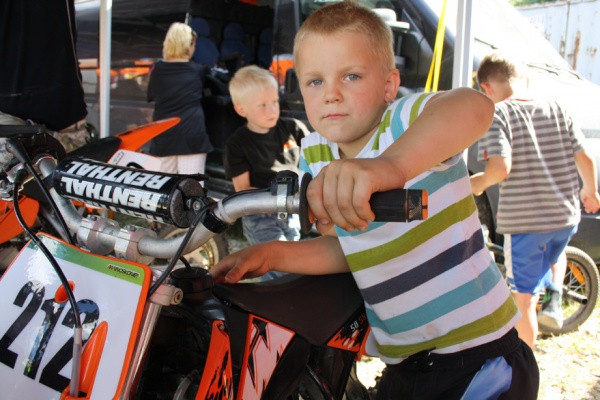 Matias Heikkinen oli yksi MX/50-luokan näytöslähtöjen osallistujista. -Mä olen ajanut motocrossia nyt kaksi vuotta