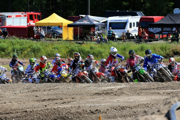 MX2 -luokan toisen erän startti. Kuva: Jani Hovi / Xracing