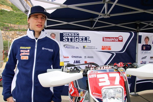 Stigell on ehtinyt kävelemään maastokokeet Espanjassa jo kolmeen kertaan. Kuva: Kari Raitanen