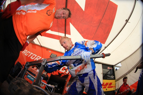 Eero Remes iltahuollossa. Kuva: Xracing