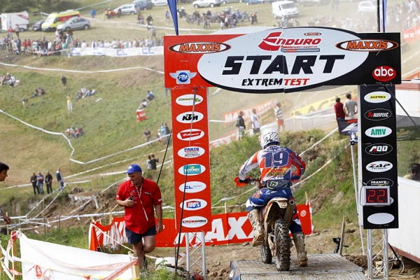 Tuore maailmanmestari Matthew Phillips starttaamassa extremetestille Ranskassa. Kuva: Future7media