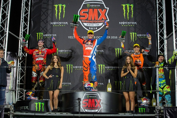 Ryan Dungey (kesk.) ajoi voittoon Veltins Areenalla. Kuva: Ray Archer
