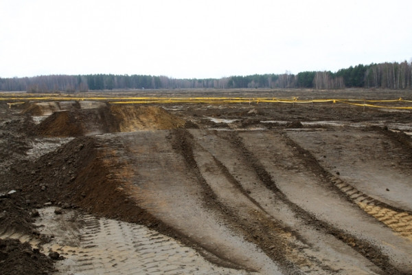 Parolannummen entiselle lentokentälle on rakennettu myös kilpailua varten hyppyreitä.