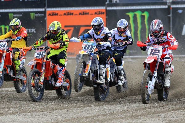 Dean Ferris (111) palasi MM-sarjaan ja IceOne tiimin väreihin.